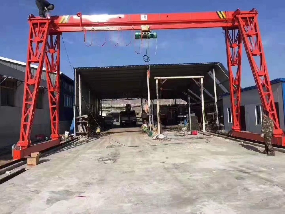 东莞市恒冠门式起重机和桥式起重机的区别是什么